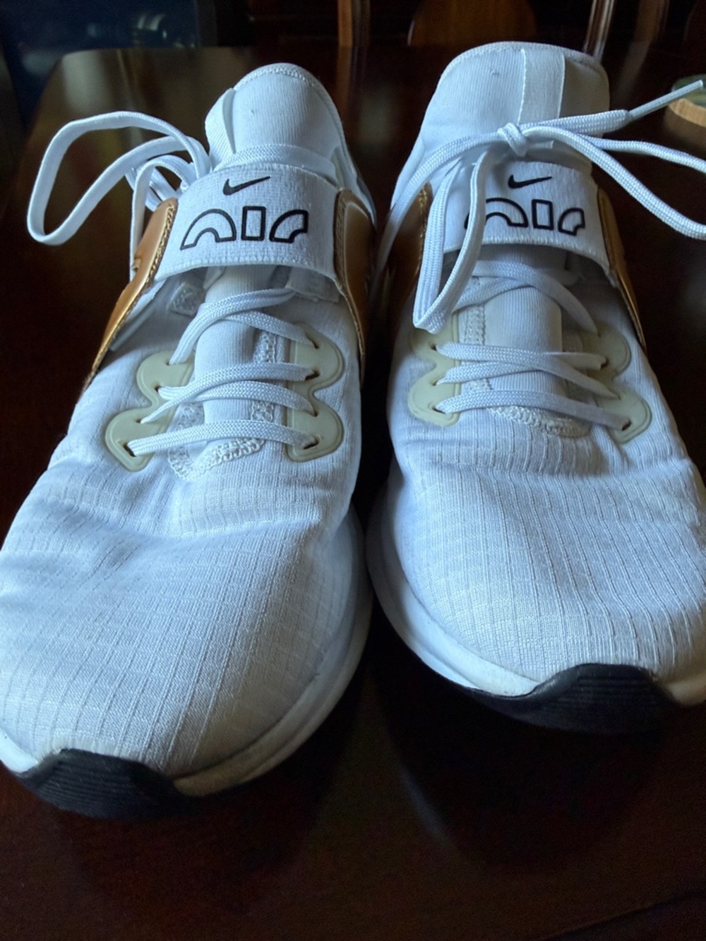 Nike Women’s Air Max White Running Sneakers with Gold Accents size 8.5 - Picture 10 of 13